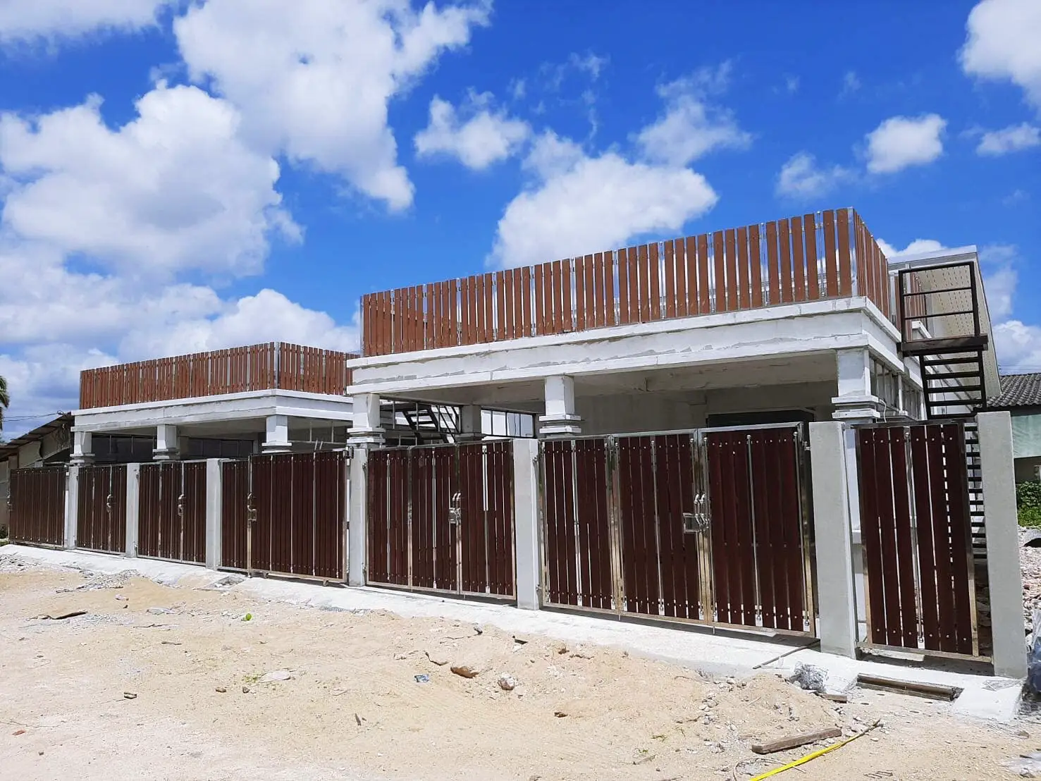 งานติดตั้งประตูสแตนเลสสำหรับบ้านพัก ออกแบบโดยบ้านบัวยะลา